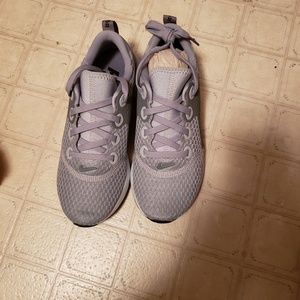 New in box Size 7 Nike Legend React Shoes Grey